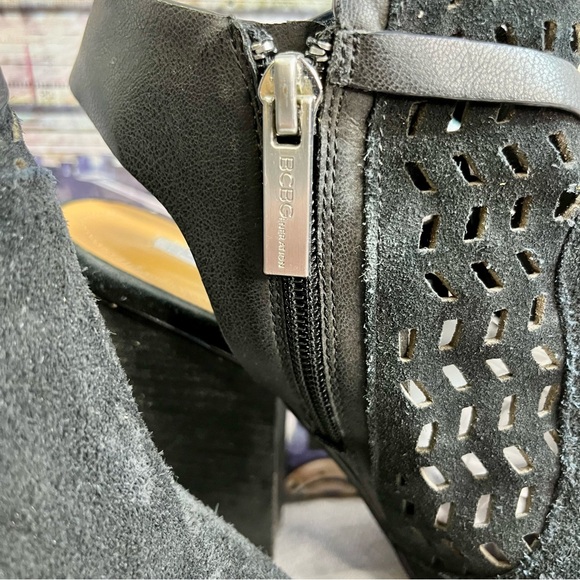 BCBGeneration Black Peep Toe Laser Cut Suede Chunky Heels Women's Size 8M/38 - Picture 4 of 9